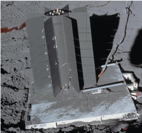 Radioizotopový generátor zanechaný posádkou Apolla 14 na měsíci jako zdroj elektřiny pro napájení měřících stanic