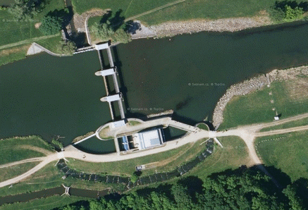 Letecký snímek vodní elektrárny Bulhary