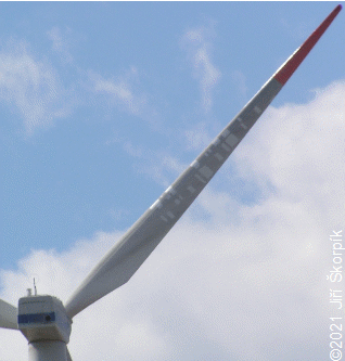 >Wind turbine blade after renovation of its surface